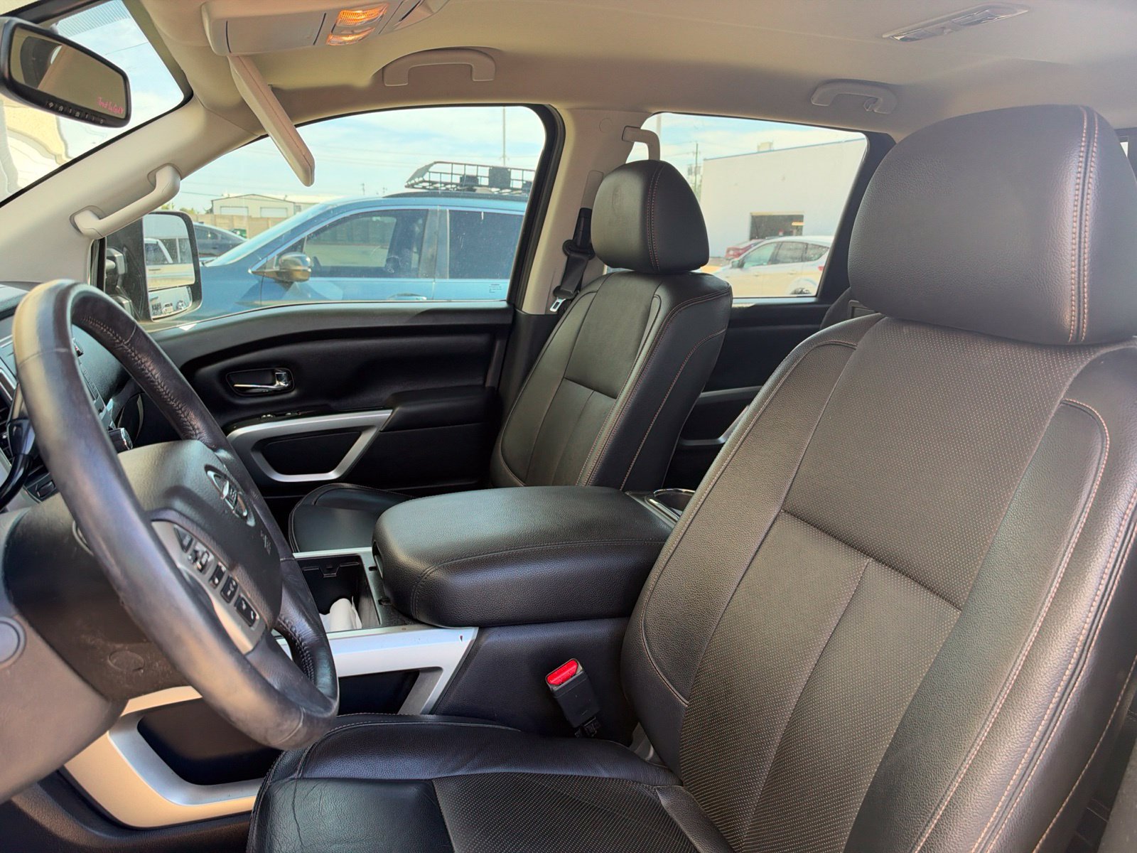 Used 2019 Nissan Titan SV w/ SV Convenience Package AWD/4WD image 6