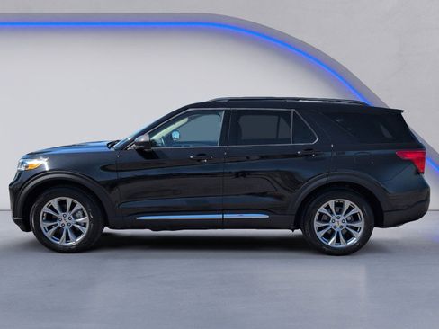 Used 2020 Ford Explorer XLT w/ Equipment Group 202A image 12