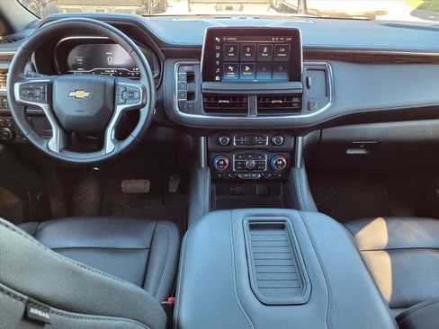 Used 2024 Chevrolet Suburban LT image 18