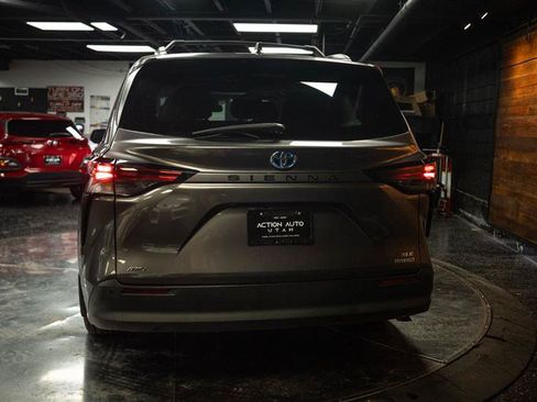 Used 2022 Toyota Sienna XLE w/ XLE Plus Package AWD/4WD image 6