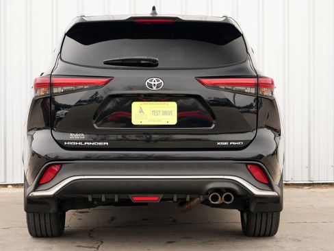 Used 2022 Toyota Highlander XSE image 10