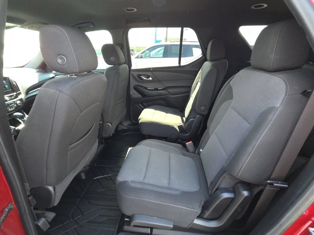 Used 2023 Chevrolet Traverse LT w/ LPO, Floor Liner Package AWD/4WD image 28