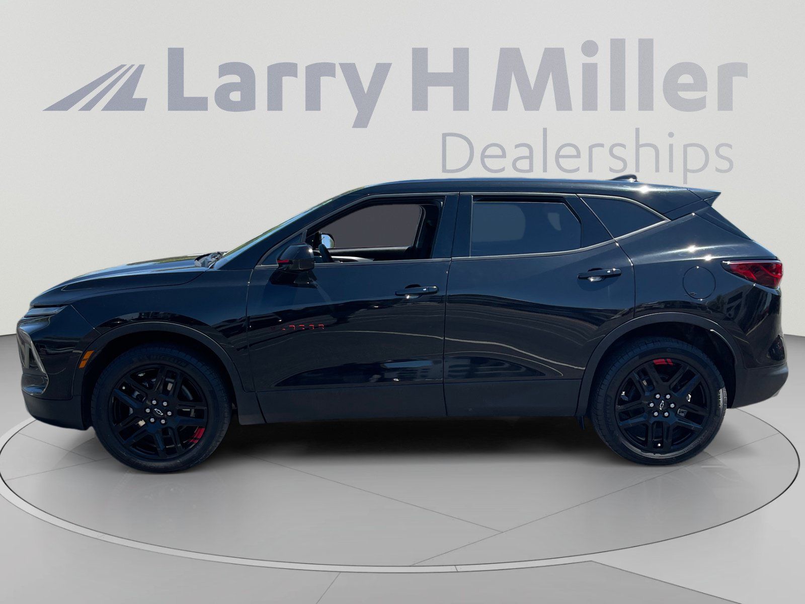Used 2024 Chevrolet Blazer LT w/ Redline Edition FWD image 2