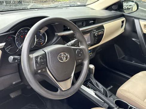 Used 2015 Toyota Corolla LE FWD image 2