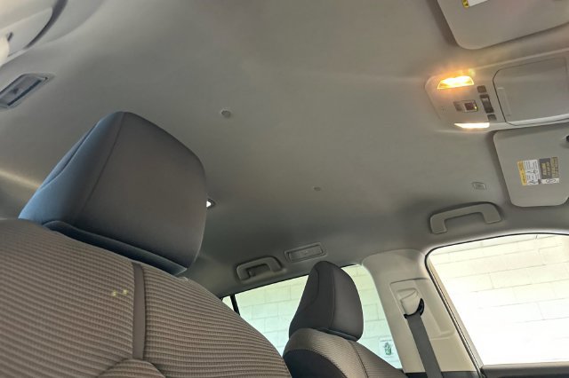 Used 2023 Toyota Highlander LE AWD/4WD image 21