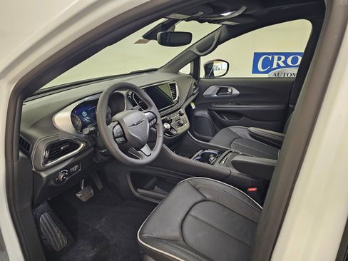 New 2026 Chrysler Pacifica Limited w/ S Appearance Package image 8