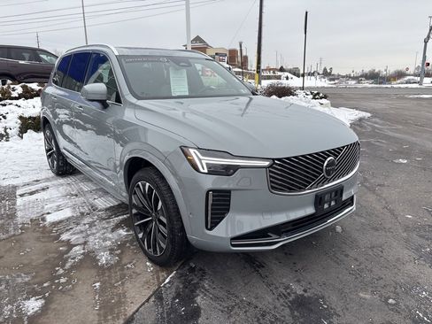 Certified 2025 Volvo XC90 B6 Plus image 3