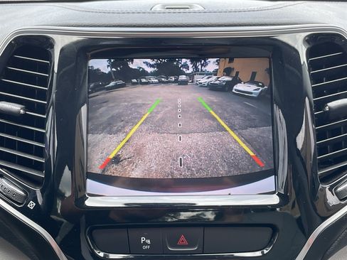 Used 2019 Jeep Cherokee Limited w/ Trailer Tow Group AWD/4WD image 31