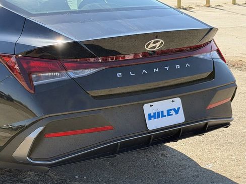 New 2026 Hyundai Elantra SE image 6