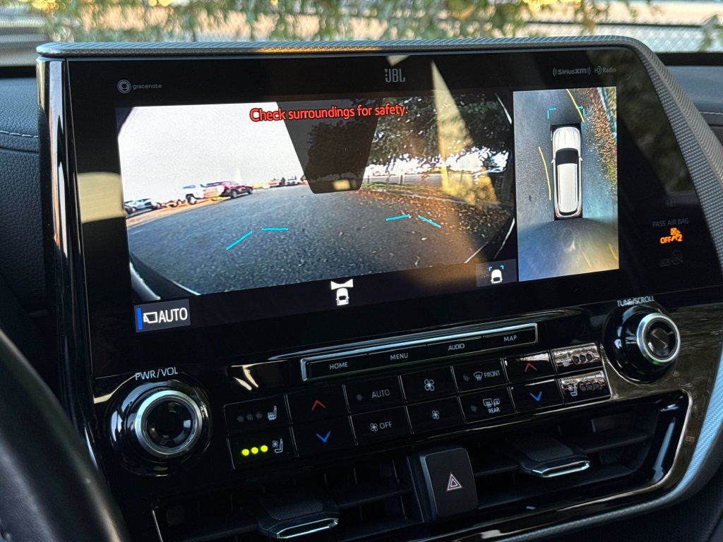 Certified 2022 Toyota Highlander Platinum AWD/4WD image 22