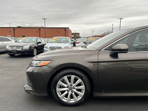Used 2018 Toyota Camry LE image 20