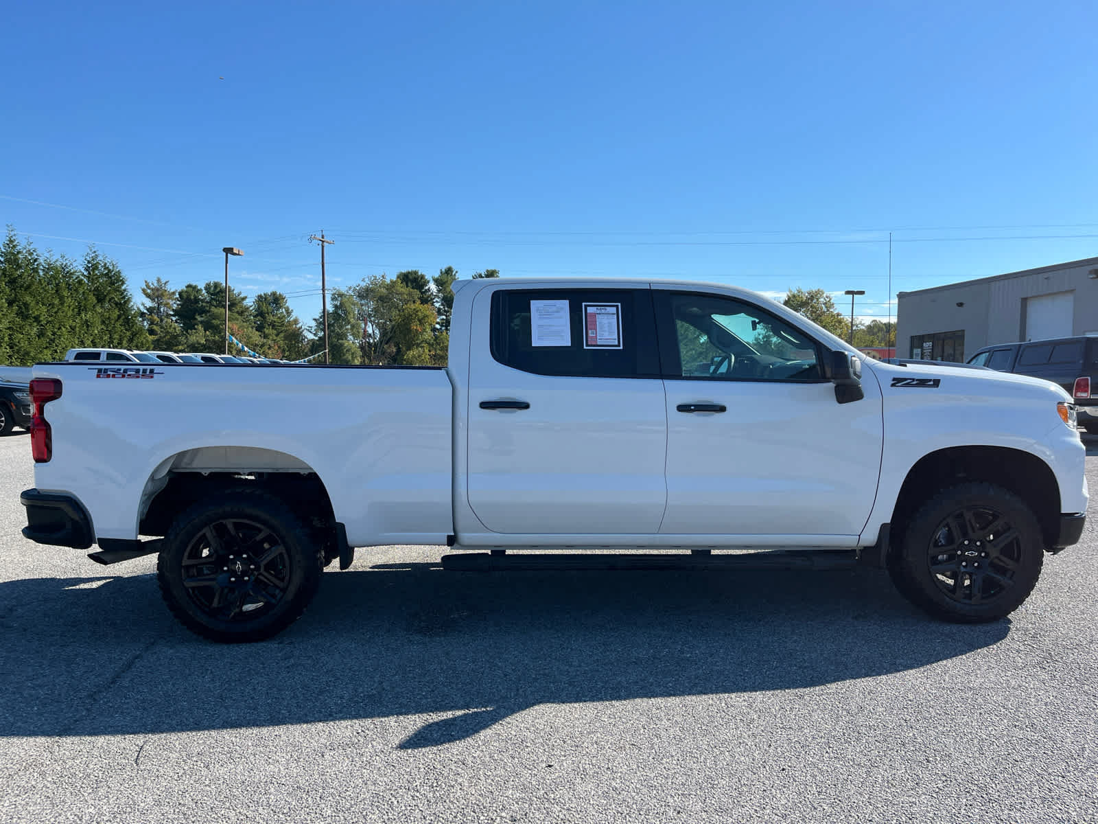 Used 2024 Chevrolet Silverado 1500 LT Trail Boss w/ LPO, Dark Essentials Package AWD/4WD image 2