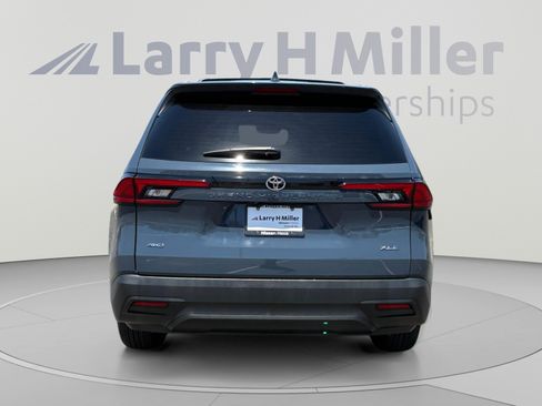Used 2025 Toyota Grand Highlander AWD image 4