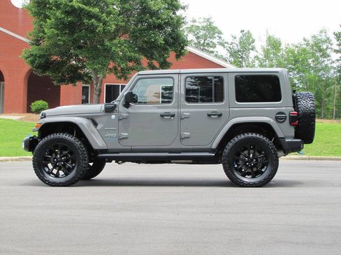 Used 2023 Jeep Wrangler Unlimited Sahara w/ Cold Weather Group AWD/4WD image 5
