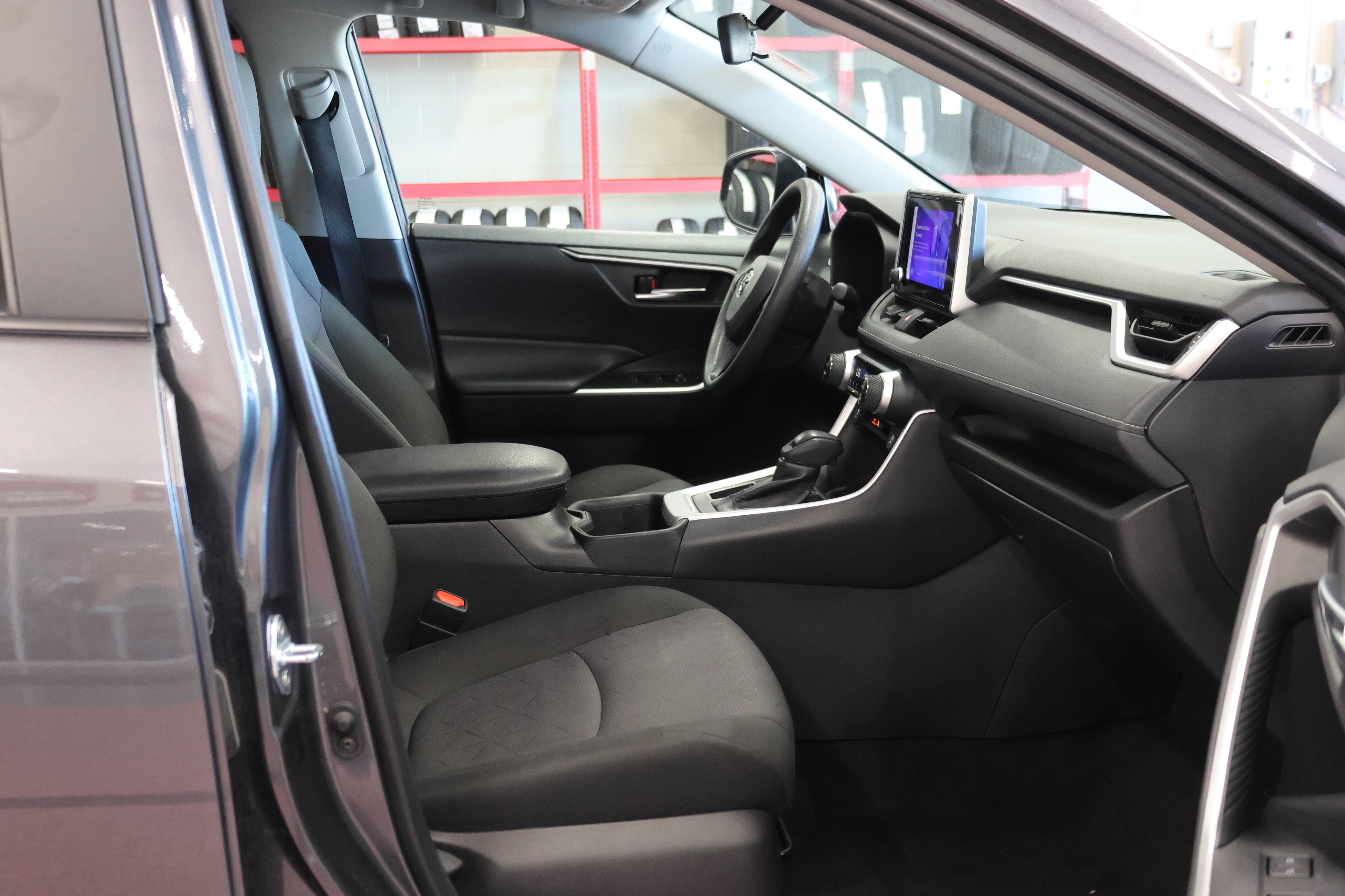 Used 2024 Toyota RAV4 XLE FWD image 37