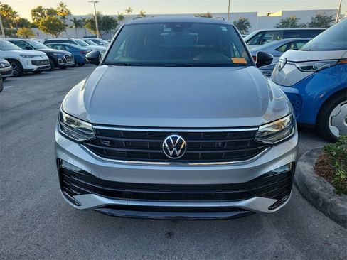 Certified 2022 Volkswagen Tiguan SE R-Line image 4