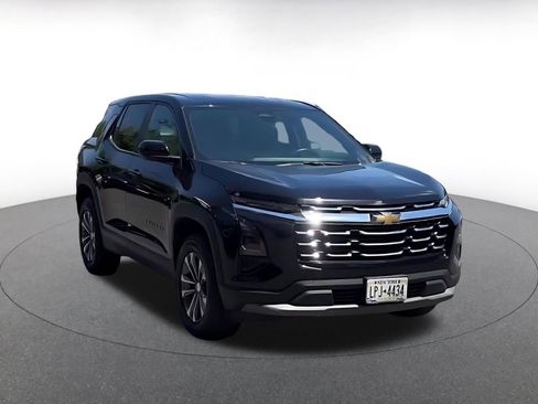 Used 2025 Chevrolet Equinox LT FWD image 3