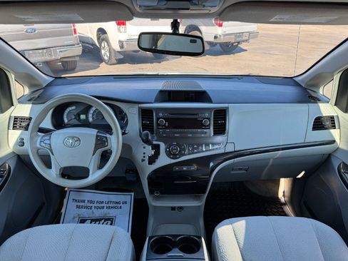 Used 2013 Toyota Sienna LE image 22