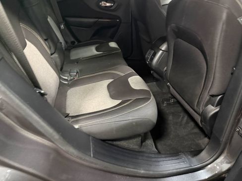 Used 2014 Jeep Cherokee Latitude FWD image 63