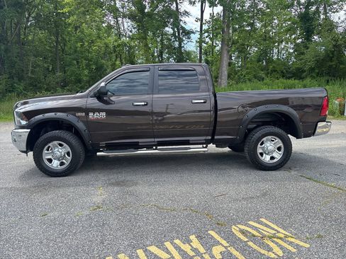 Used 2017 RAM 2500 SLT w/ Snow Chief Group AWD/4WD image 2