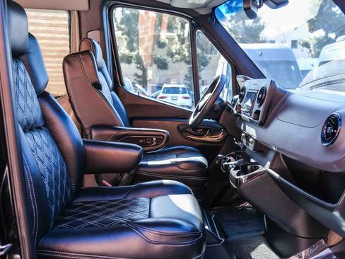 Used 2020 Mercedes-Benz Sprinter 3500 w/ Windows All Around Package image 21