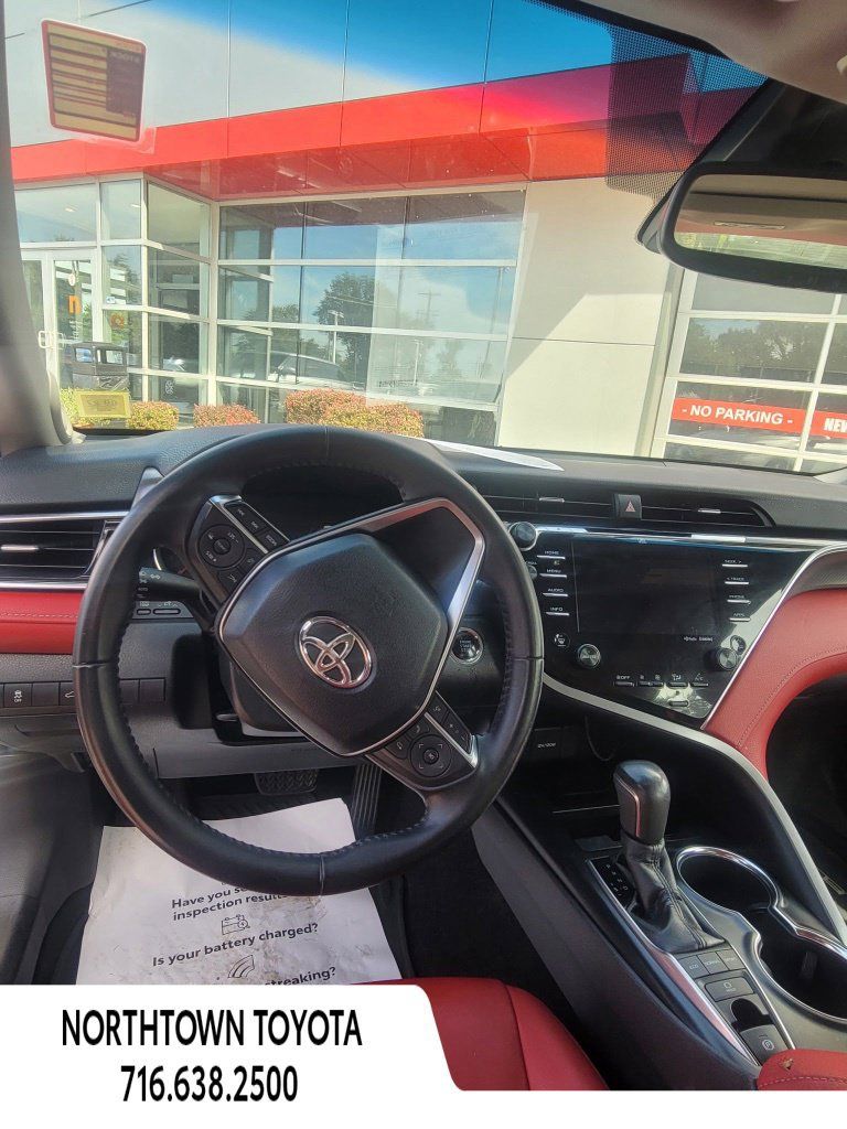 Used 2018 Toyota Camry XSE FWD image 11