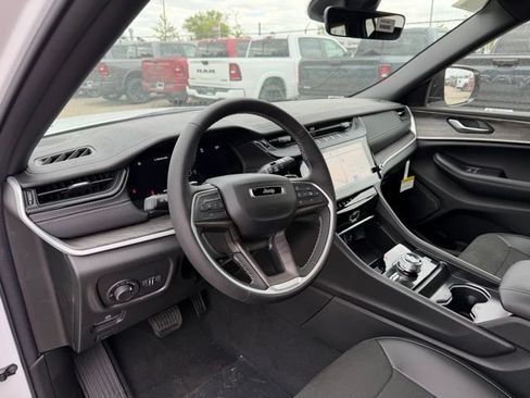 Used 2026 Jeep Grand Cherokee L 4WD image 8