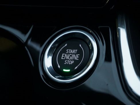 Used 2025 Chevrolet Trax ACTIV w/ Sunroof Package image 18