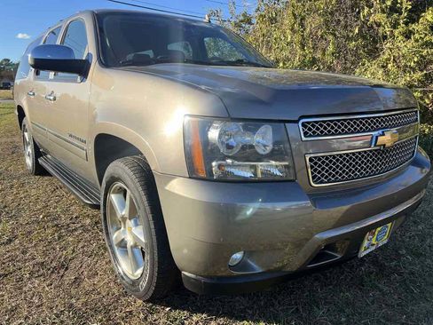 Used 2013 Chevrolet Suburban LTZ image 12