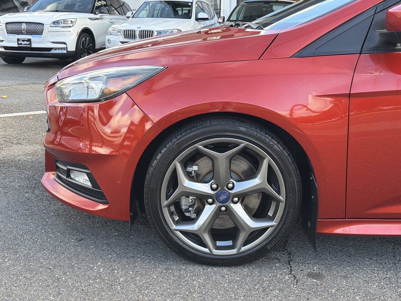 Used 2018 Ford Focus ST FWD image 2