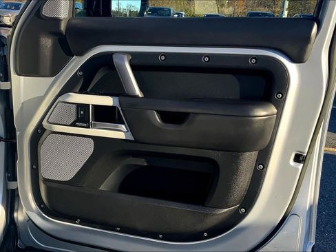 Certified 2023 Land Rover Defender 130 X-Dynamic SE image 22