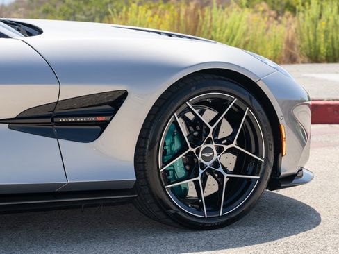 Used 2026 Aston Martin Vanquish image 8