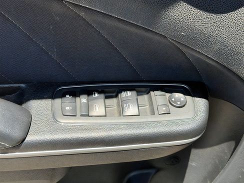 Used 2019 Dodge Charger SXT RWD image 16
