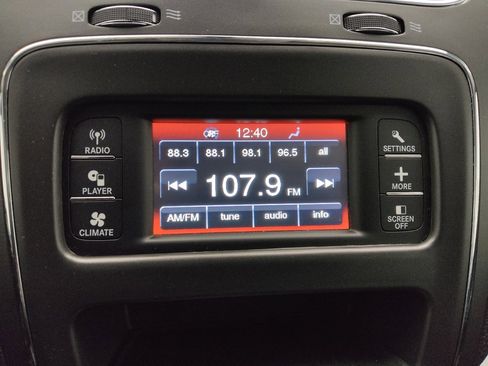 Used 2019 Dodge Journey SE image 25