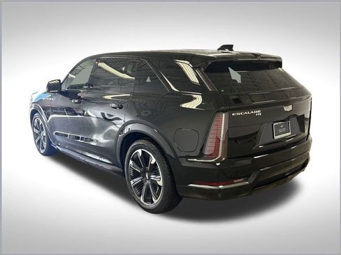 New 2025 Cadillac Escalade IQ Sport 2 w/ LPO, ONYX Package image 10