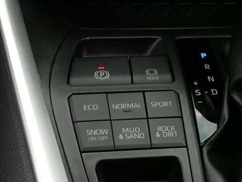Used 2020 Toyota RAV4 XLE w/ Convenience Package AWD/4WD image 29