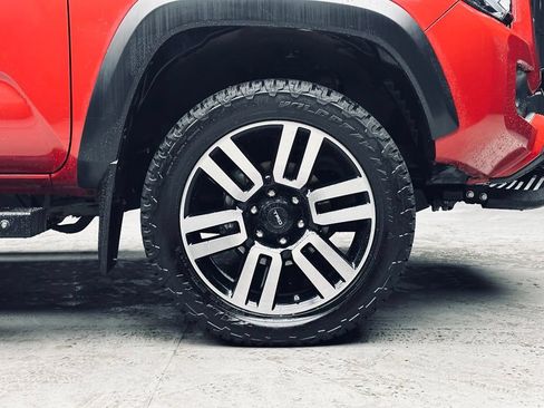 Used 2020 Toyota Tacoma TRD Off-Road AWD/4WD image 41
