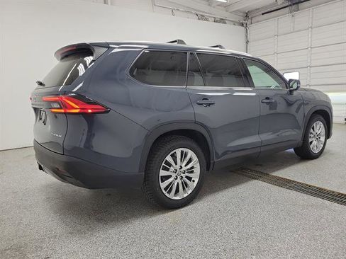 Used 2024 Toyota Grand Highlander AWD image 3