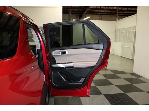 Used 2022 Ford Explorer Limited w/ Equipment Group 301A image 27