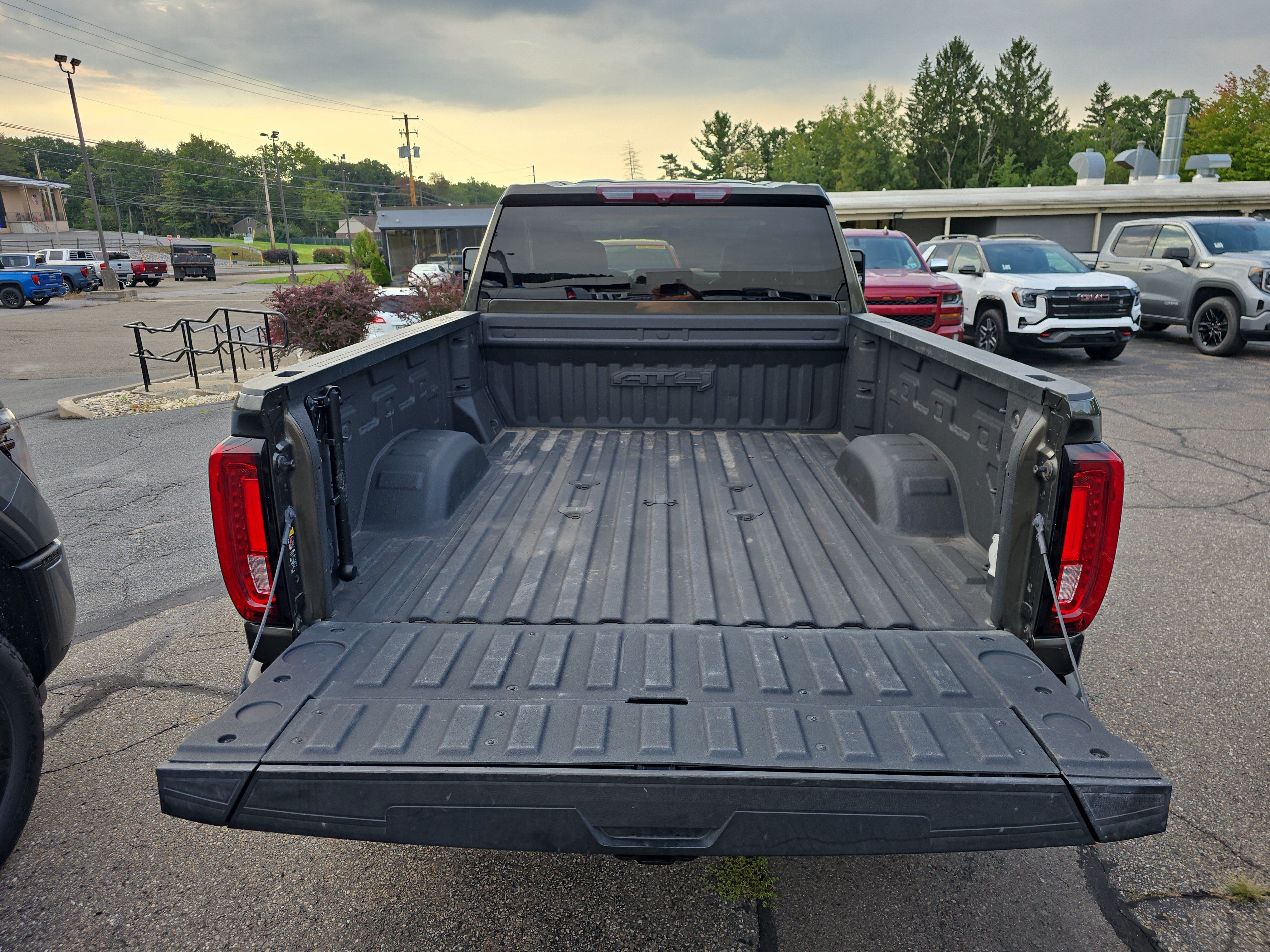 Used 2023 GMC Sierra 2500 AT4 w/ Gooseneck/5TH Wheel Package AWD/4WD image 6