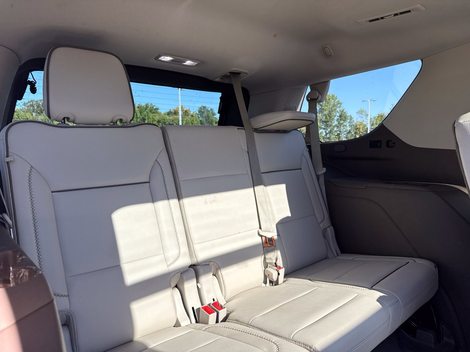 Used 2021 GMC Yukon Denali w/ Denali Premium Package AWD/4WD image 18