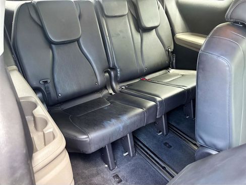 Used 2025 Kia Carnival FWD image 28