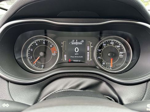 Used 2020 Jeep Cherokee Latitude Plus w/ Comfort/Convenience Group image 25