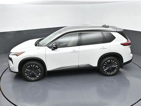 Used 2025 Nissan Rogue SL w/ Tech Package image 41