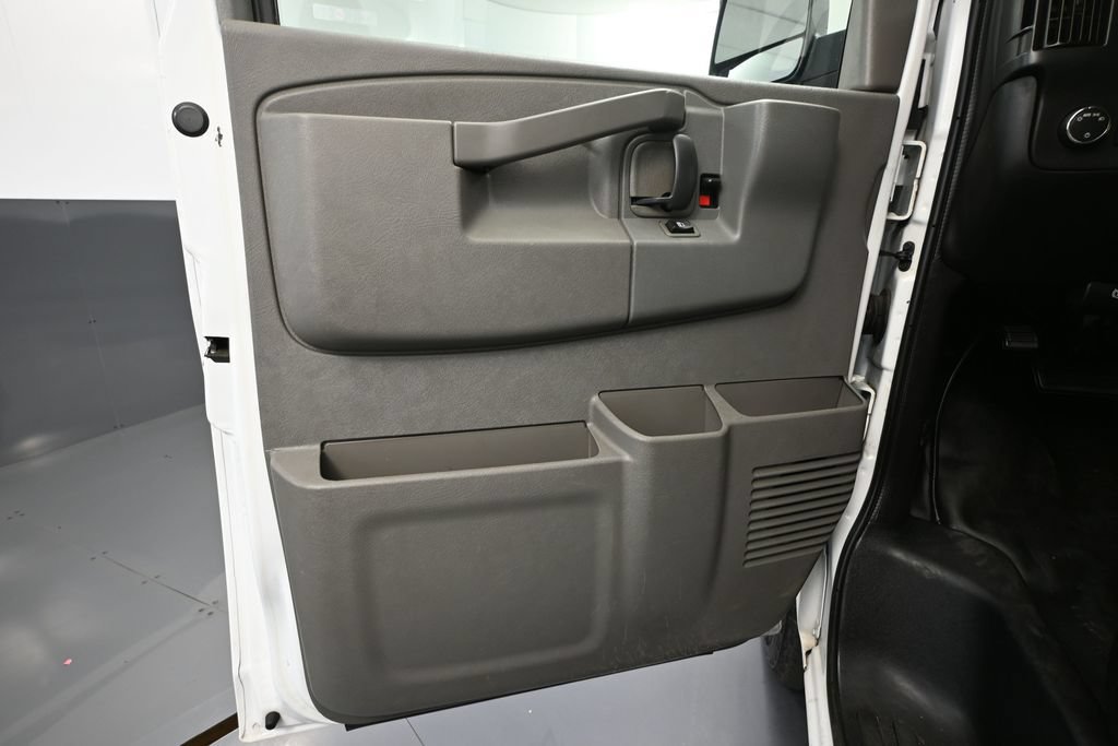 Used 2016 Chevrolet Express 2500 RWD image 14