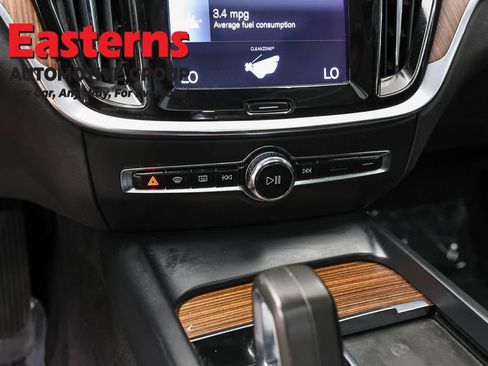 Used 2022 Volvo S60 B5 Inscription FWD image 19