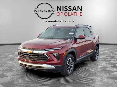 Used 2025 Chevrolet TrailBlazer LT w/ Driver Confidence Package AWD/4WD image 1