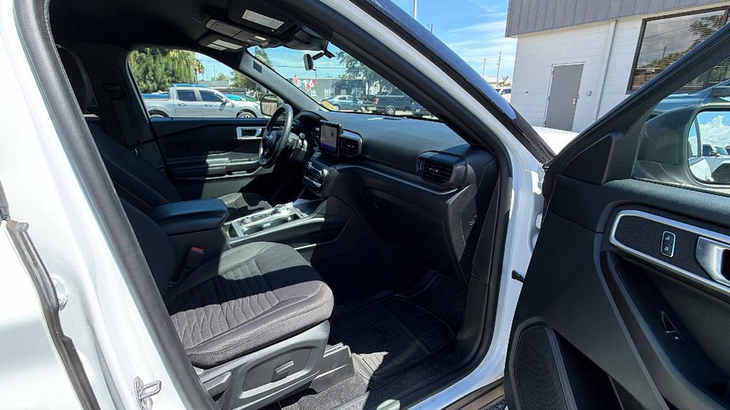 Used 2020 Ford Explorer XLT w/ Comfort Package AWD/4WD image 29