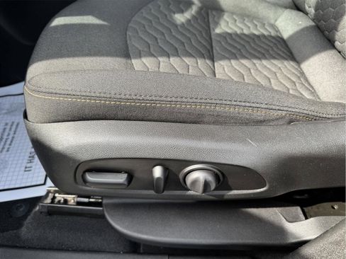 Used 2019 Chevrolet Equinox LT image 18