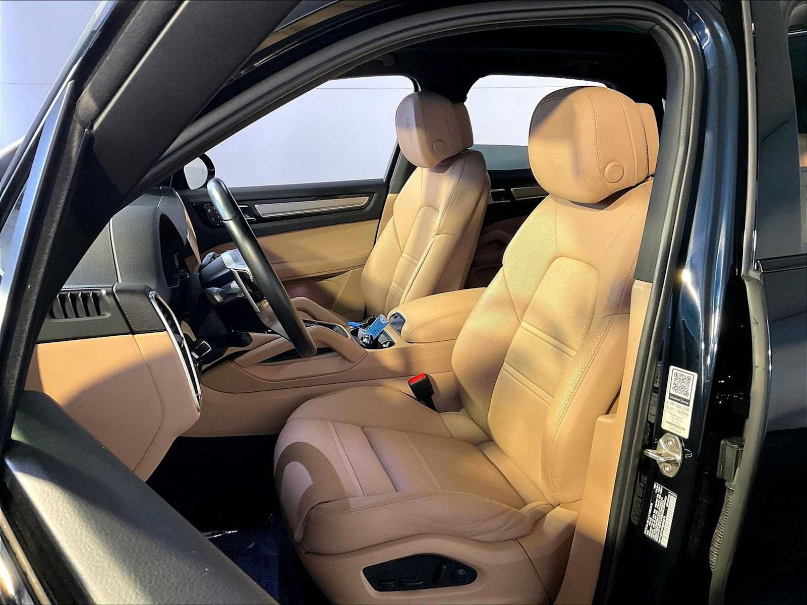 Certified 2022 Porsche Cayenne Platinum Edition AWD/4WD image 5
